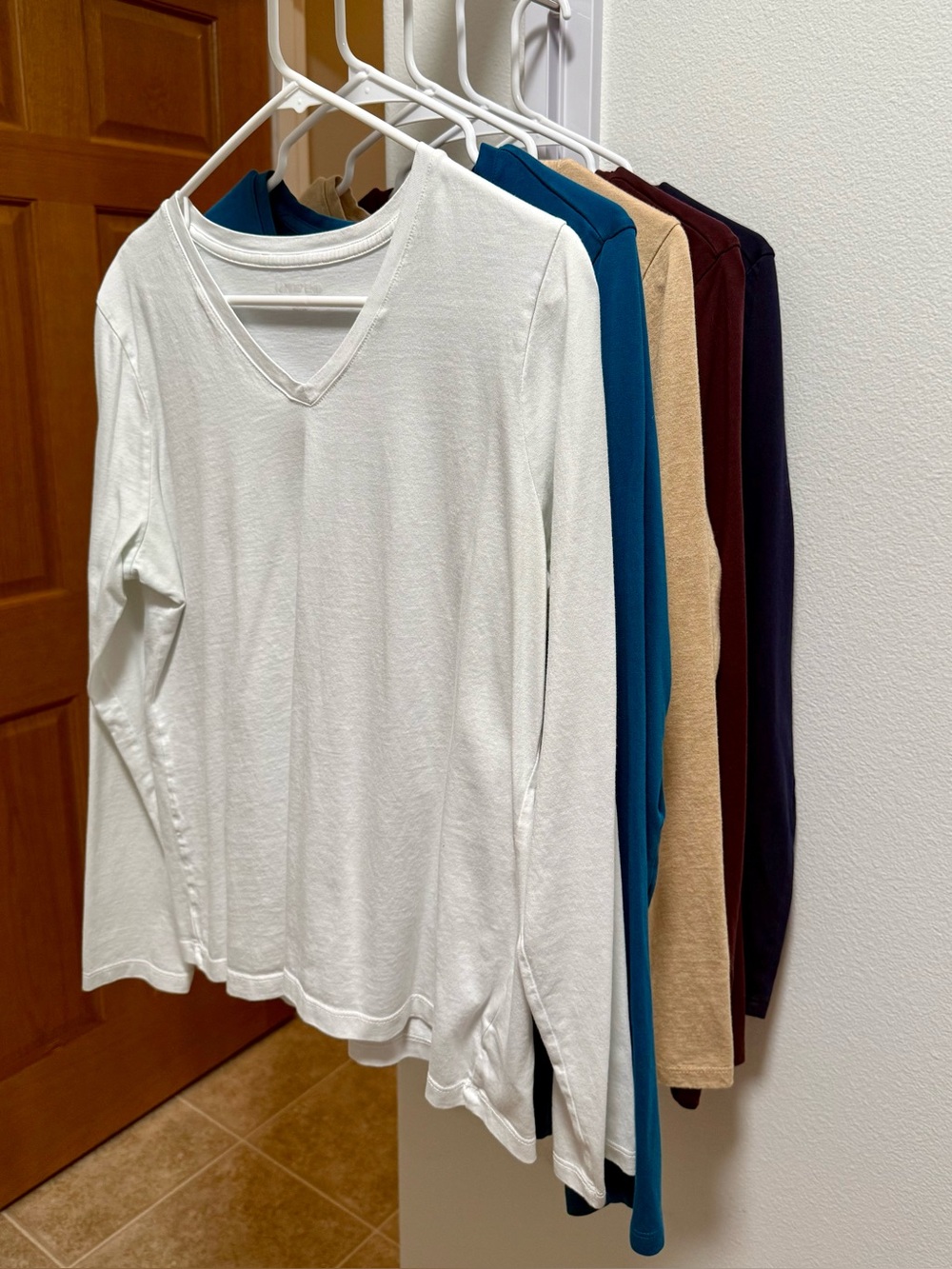 Lands’ End Supima Cotton Long Sleeve Tee Lot of 5 Size M V-Neck Crewneck - Picture 2 of 6